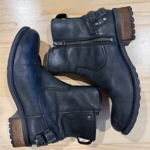 UGG Orion Side Zip Boots